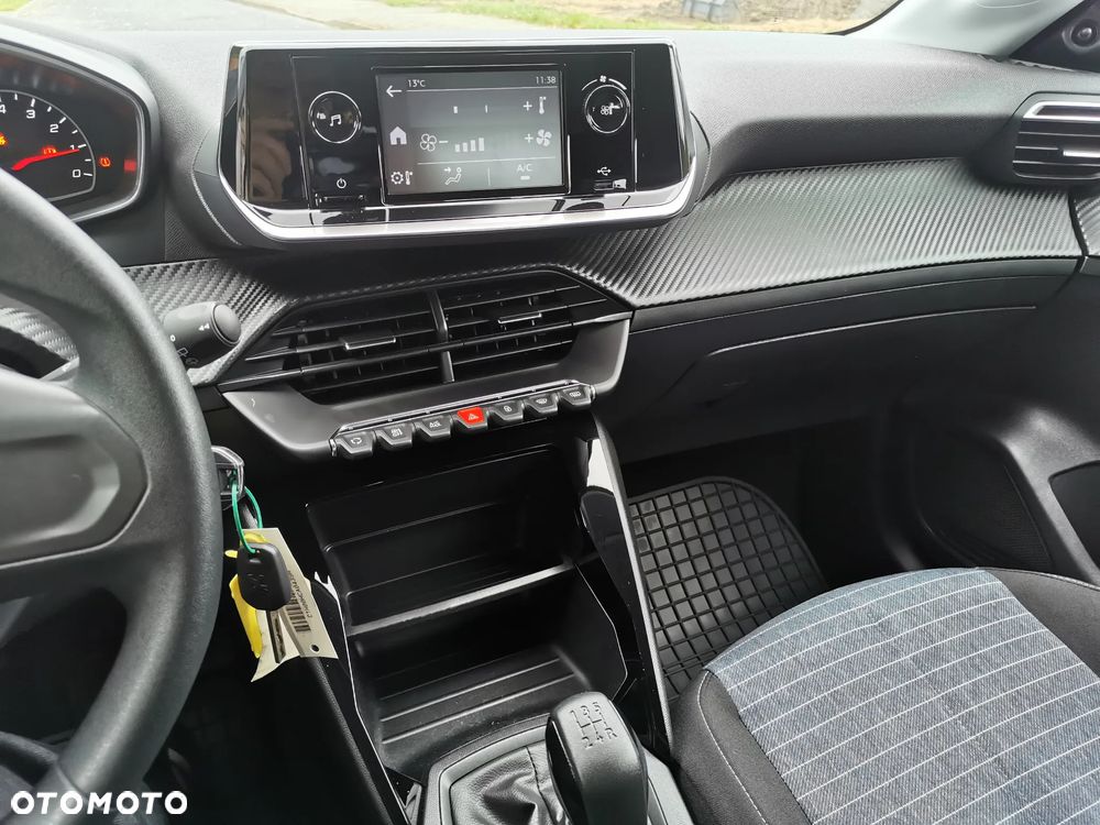 Peugeot 208 - 10