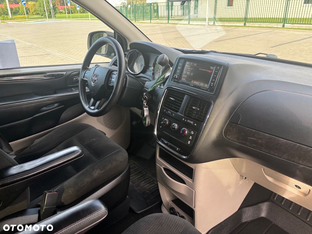Dodge Grand Caravan - 9