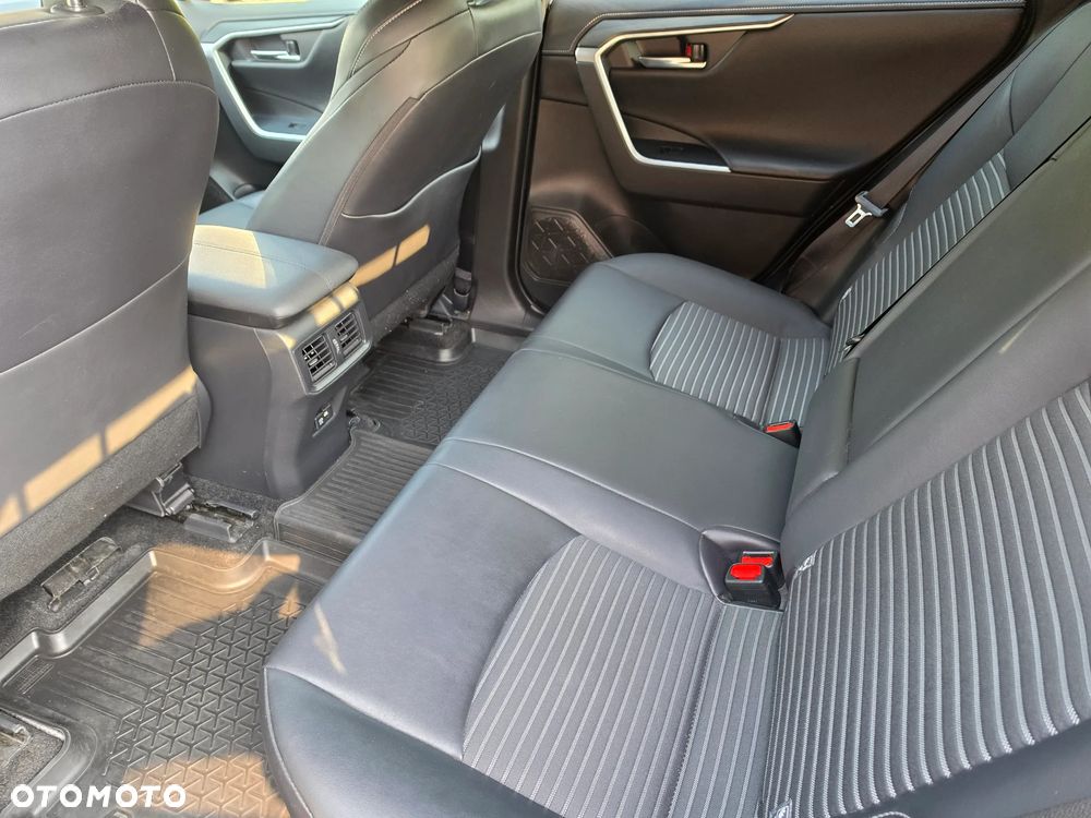 Toyota RAV4 2.5 Hybrid Black Edition by JBL 4x4 - 33