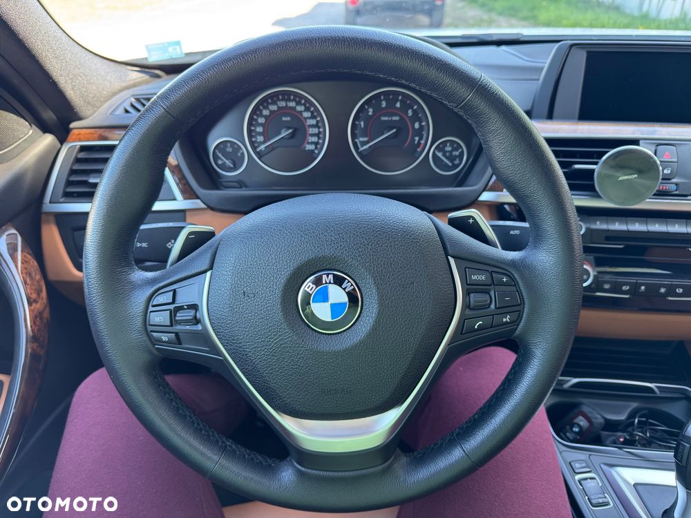 BMW Seria 3 330e iPerformance Luxury Line - 32