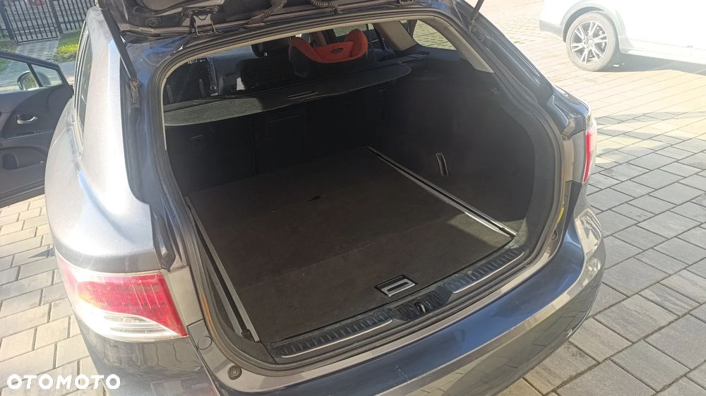 Toyota Avensis - 12