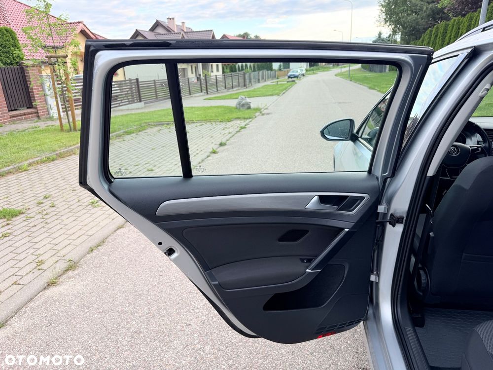 Volkswagen Golf - 26