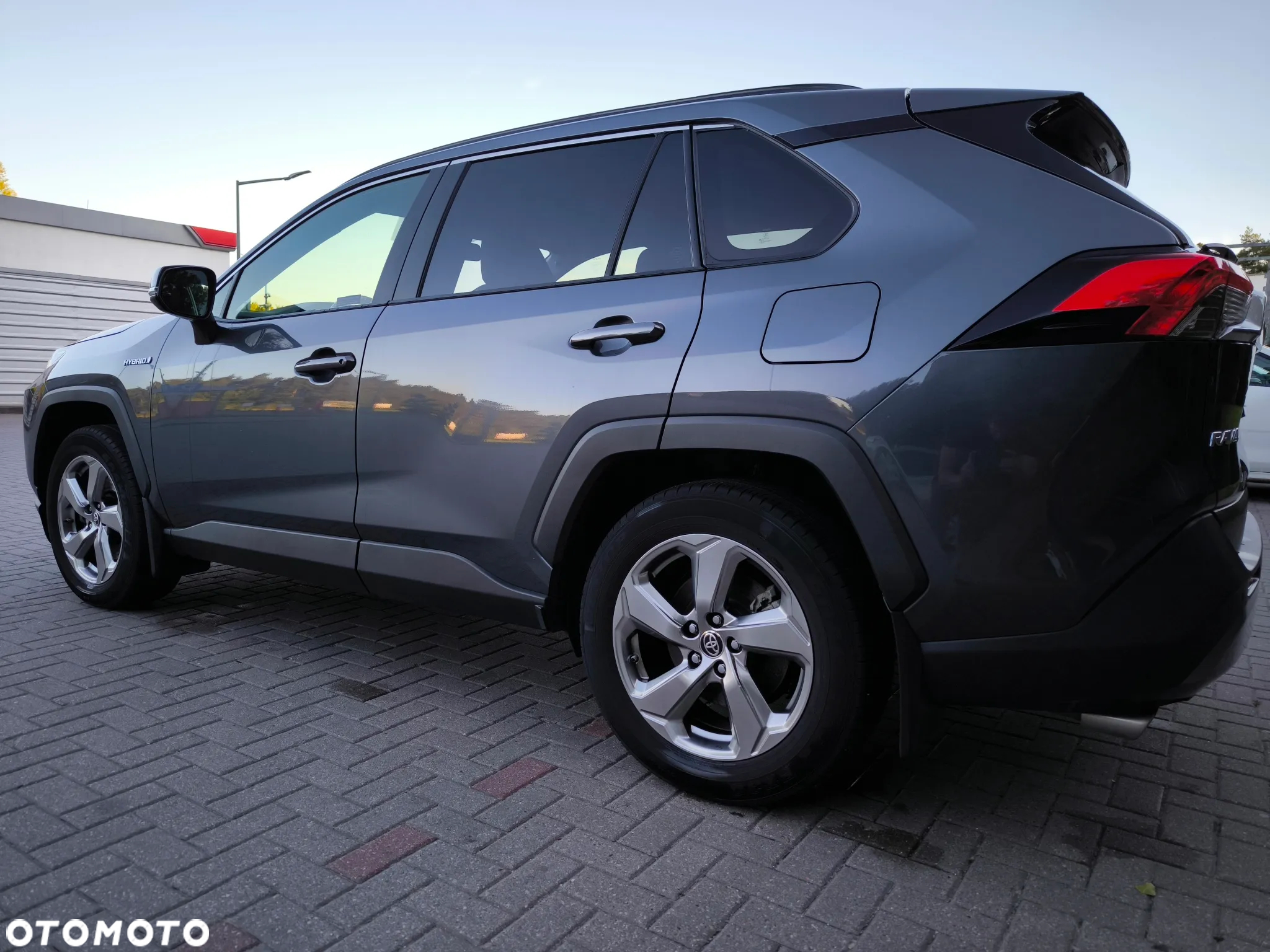 Toyota RAV4 - 6