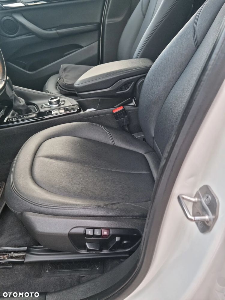 BMW X1 sDrive18d Business Edition - 12