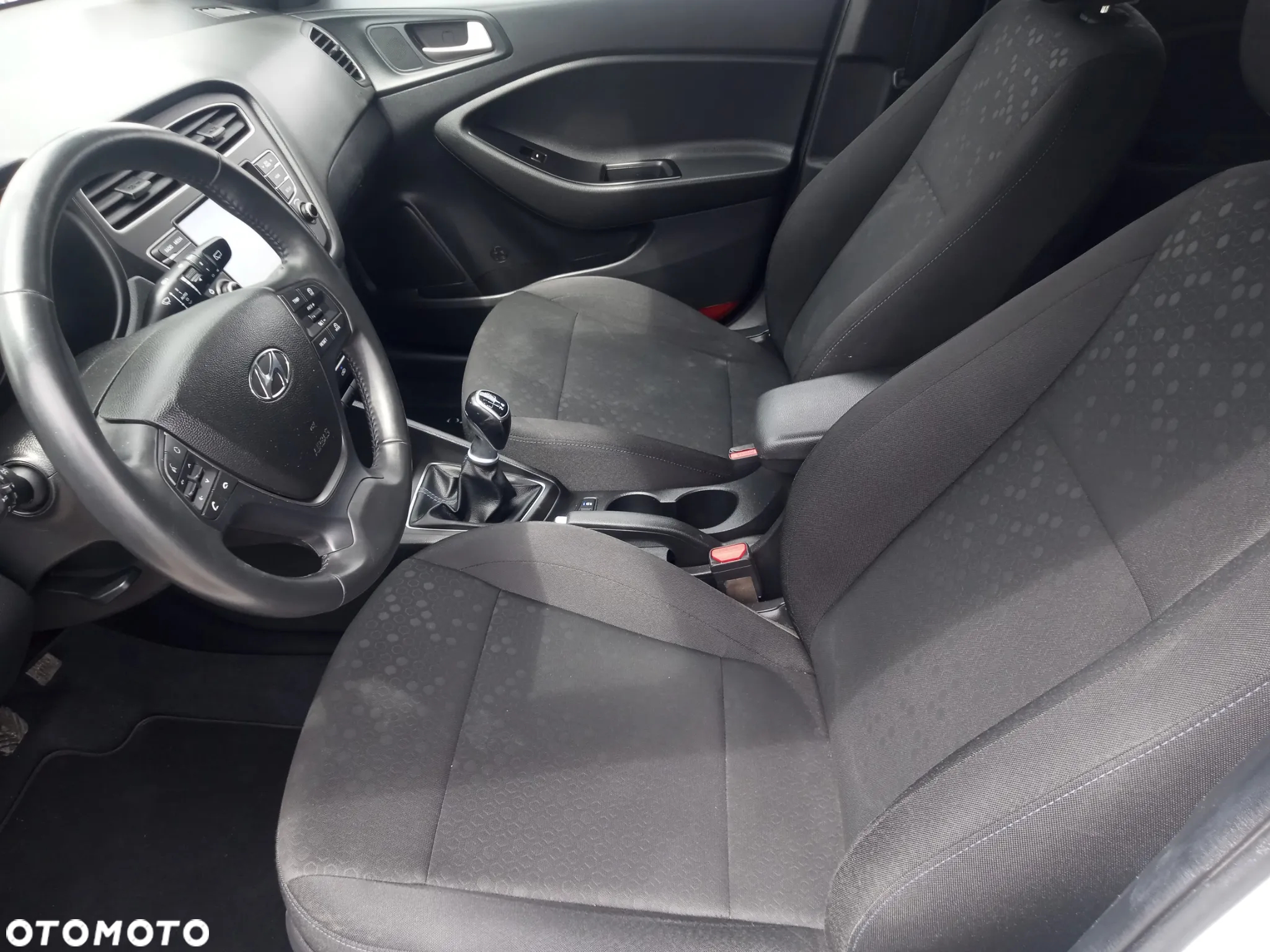 Hyundai i20 - 17