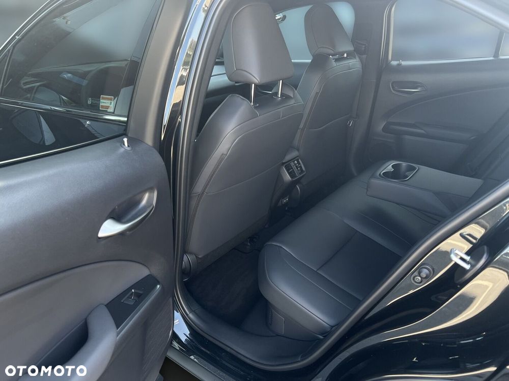 Lexus UX 300h F Sport Design - 21
