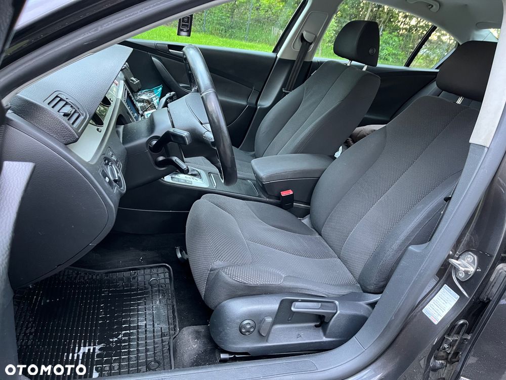 Volkswagen Passat 2.0 TDI Comfortline DSG - 8