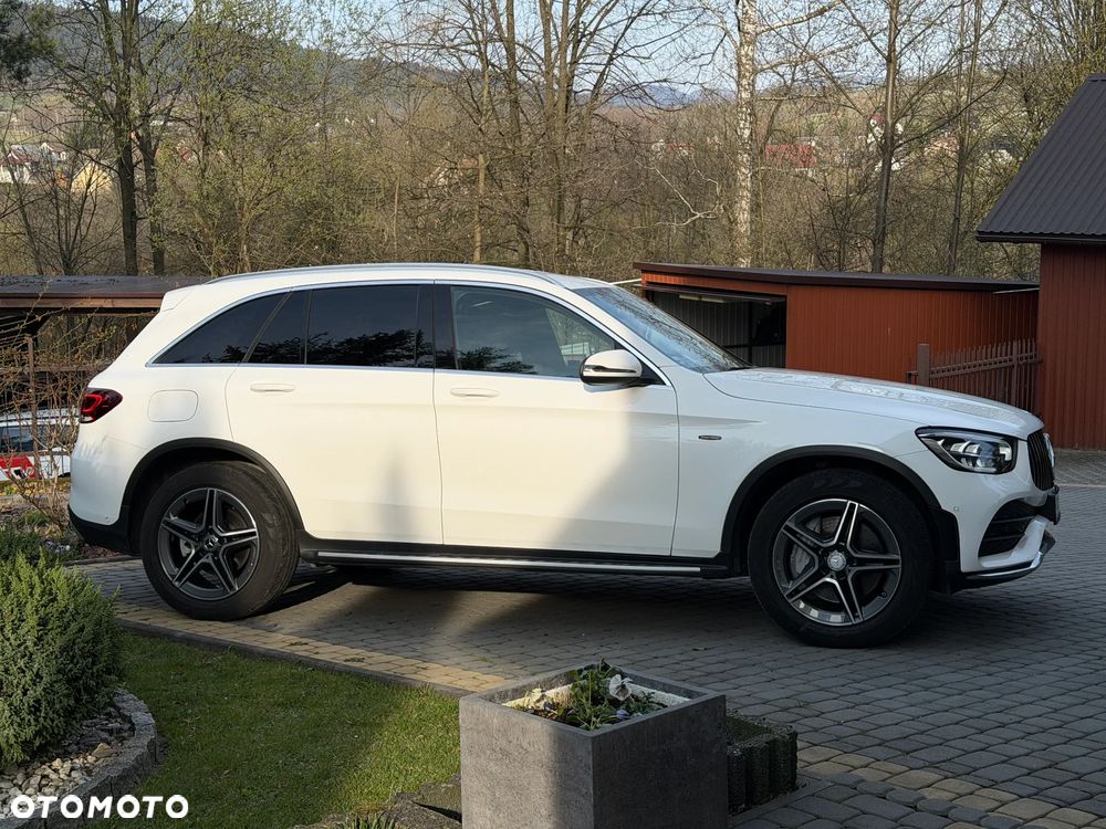 Mercedes-Benz GLC 250 4Matic 9G-TRONIC AMG Line - 11