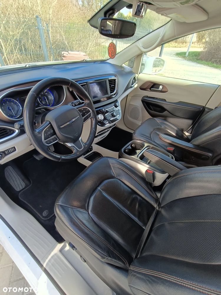 Chrysler Pacifica - 9