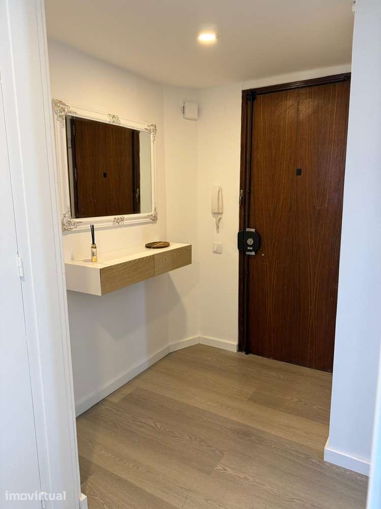 Apartamento T1+1 para arrendamento no Estoril - Grande imagem: 2/21