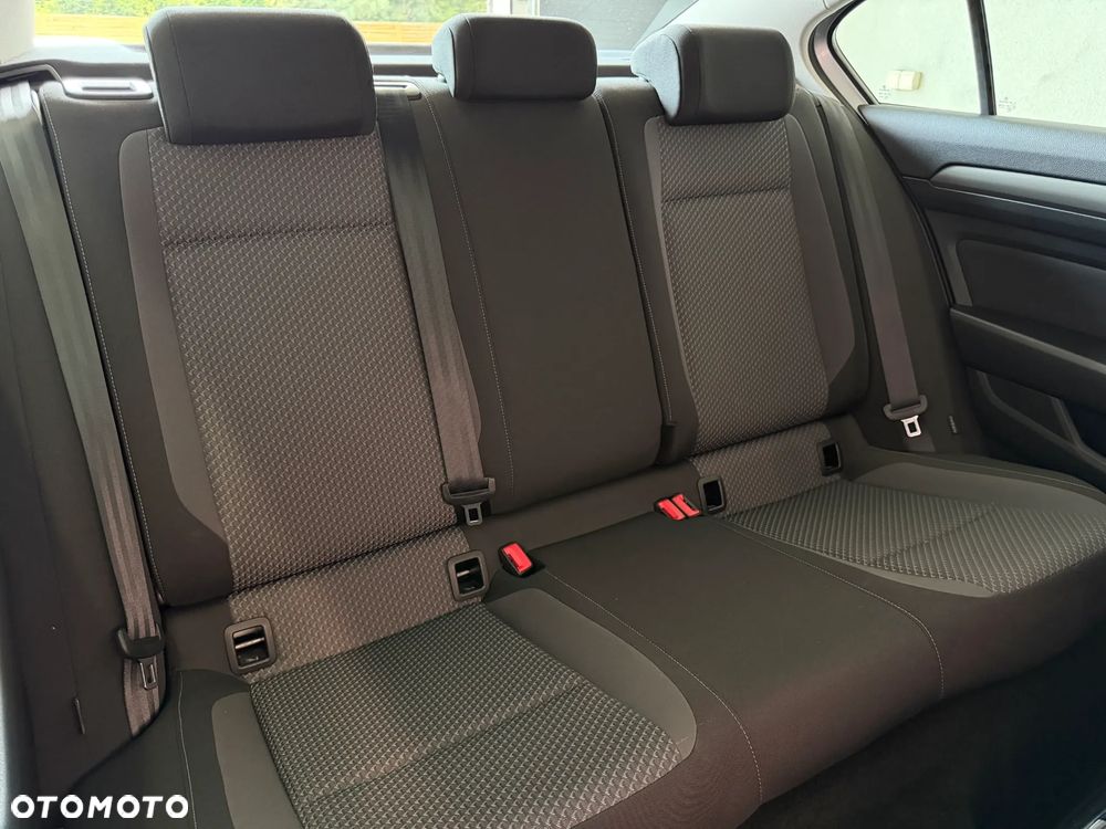 Volkswagen Passat 2.0 TDI EVO Elegance - 22