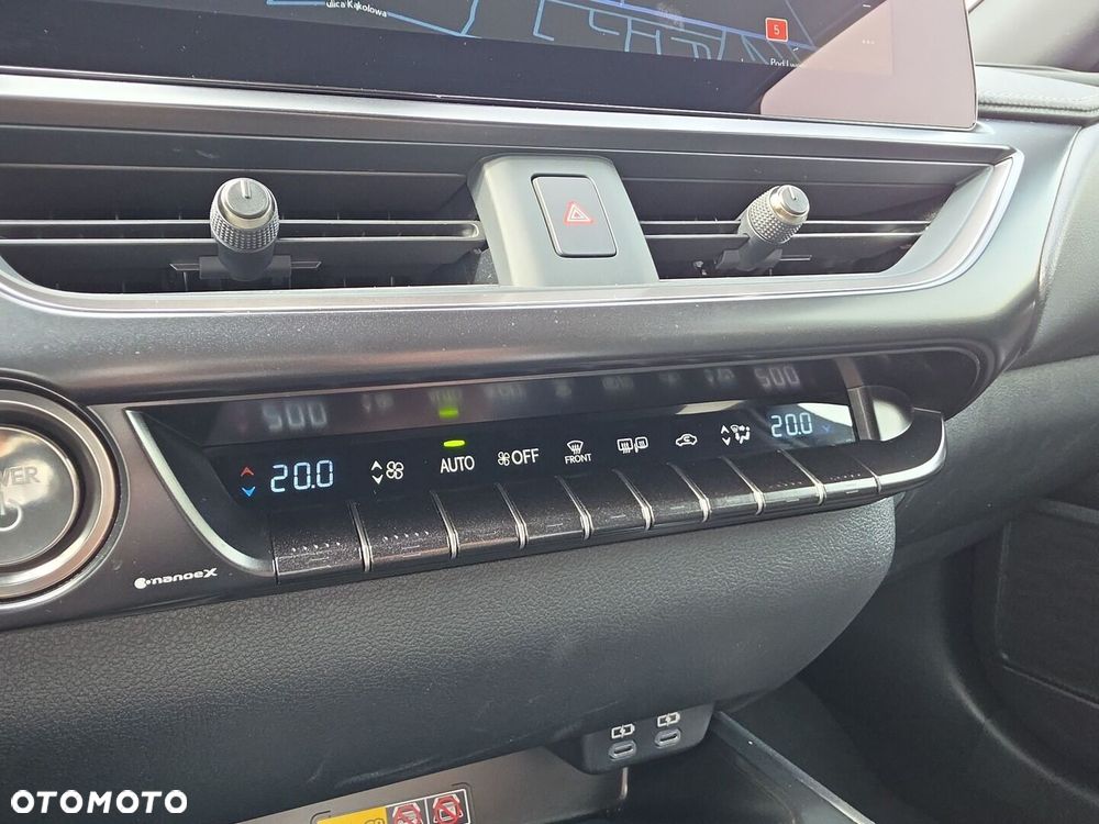 Lexus UX 300h F Sport Design - 22