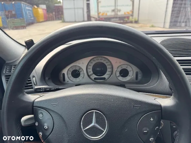 Mercedes-Benz Klasa E 320 CDI T Classic - 10