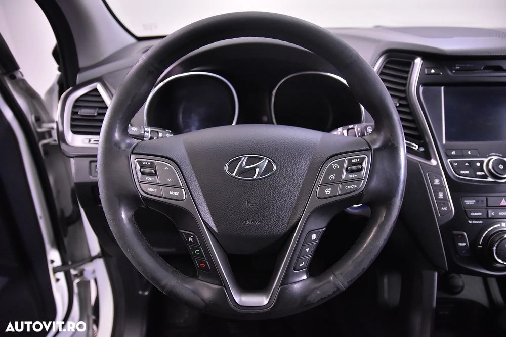 Hyundai Grand Santa Fe - 17