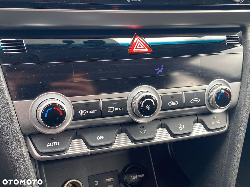 Hyundai Elantra 1.6 Comfort - 19