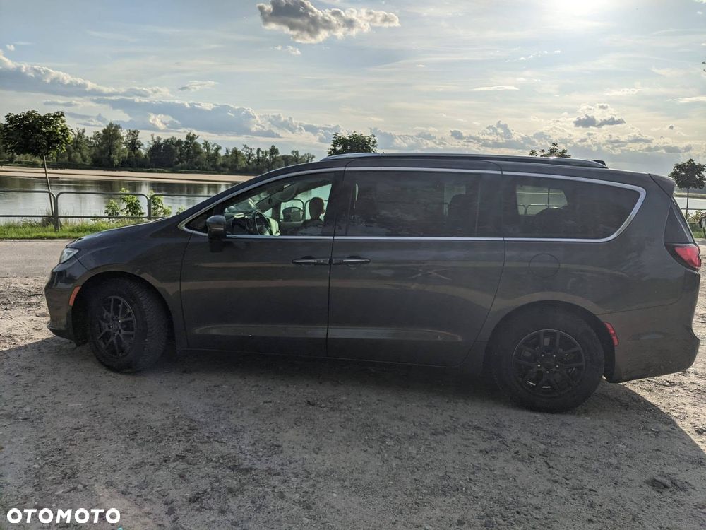 Chrysler Pacifica - 7