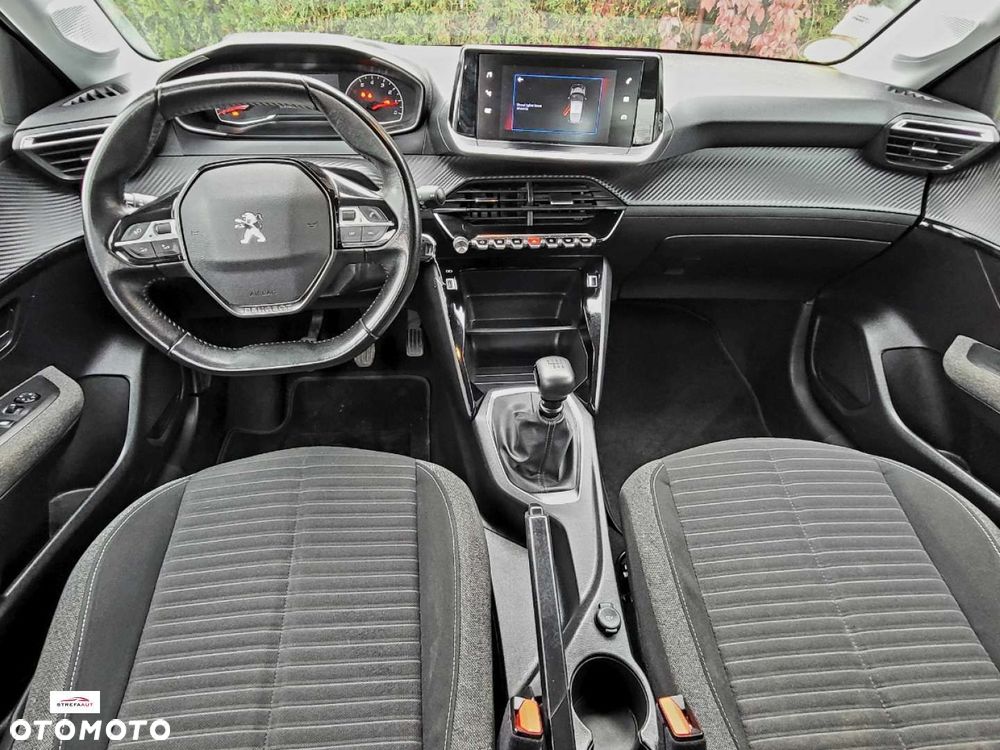 Peugeot 208 - 8