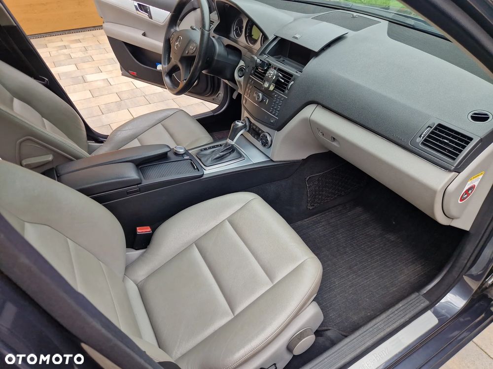 Mercedes-Benz Klasa C 320 CDI 7G-TRONIC Avantgarde DPF - 12