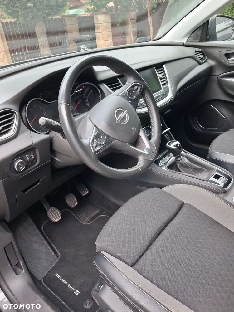 Opel Grandland X 1.2 T GPF Design&Tech S&S - 11