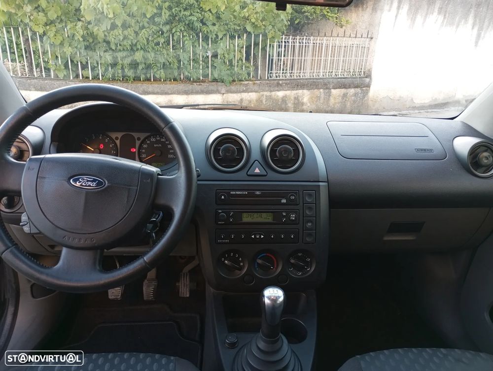 Ford Fiesta 1.4 Ambiente - 8