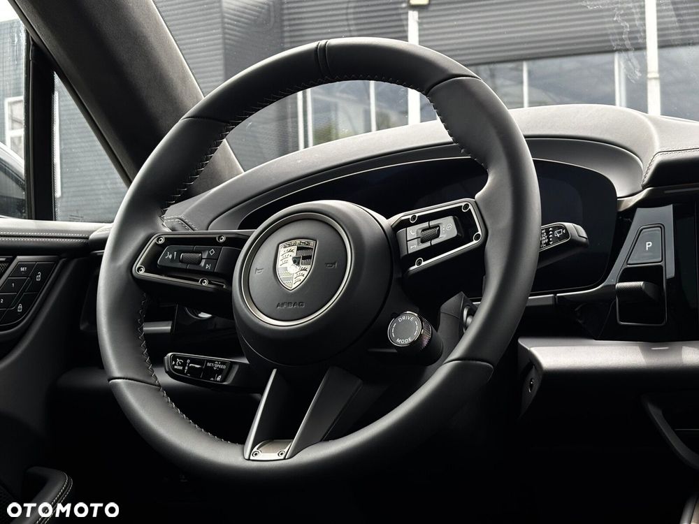 Porsche Macan - 24