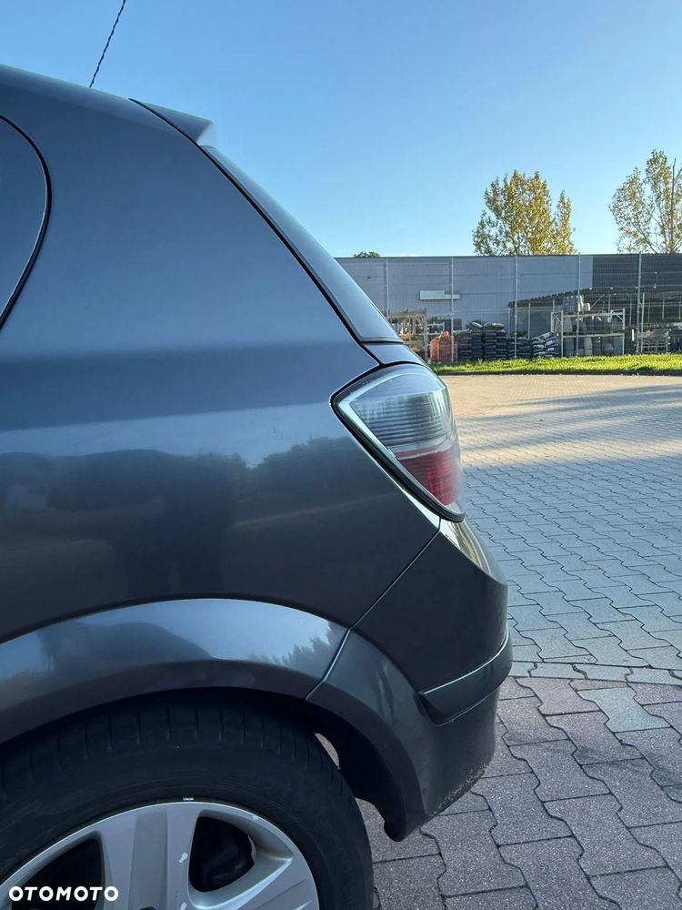 Opel Astra 1.6 Sport - 27