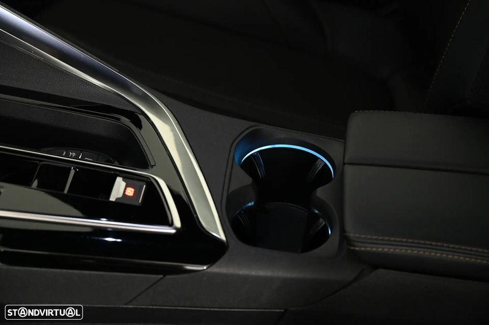 Peugeot 3008 1.6 Hybrid GT Pack e-EAT8 - 23