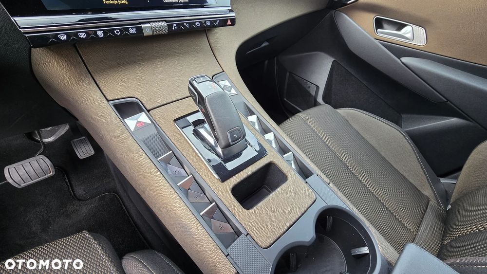 DS Automobiles DS 7 Crossback 1.6 PureTech Performance Line + - 28