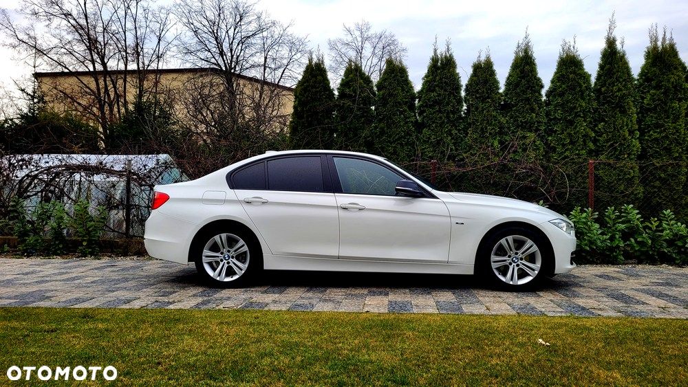 BMW Seria 3 320d Sport Line - 5