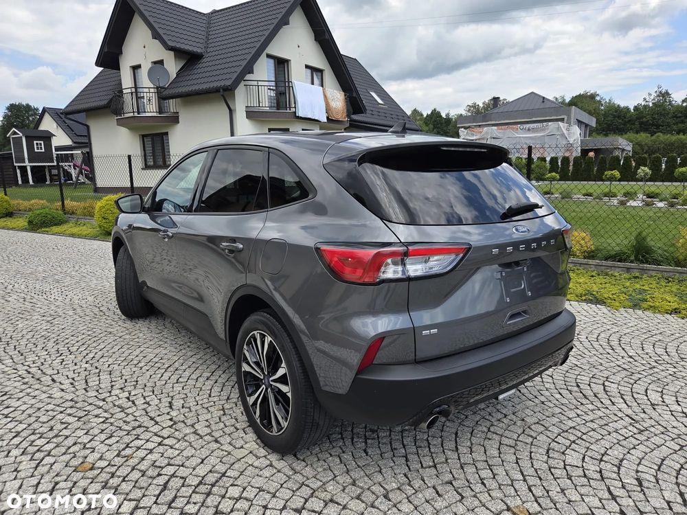 Ford Kuga 1.5 EcoBoost ST-LINE - 2