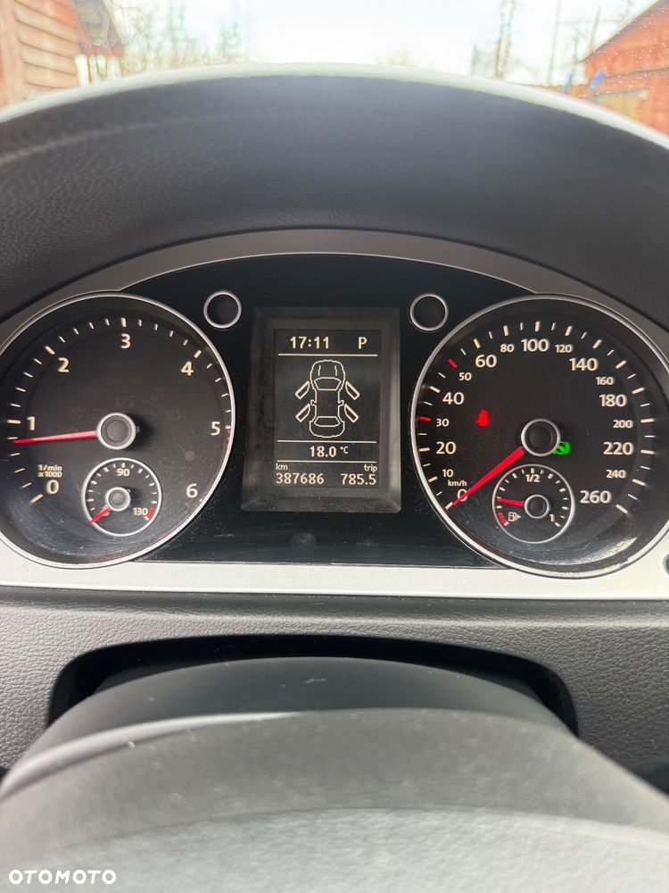 Volkswagen Passat 2.0 TDI DPF DSG Trendline - 15