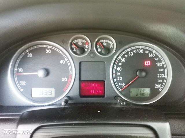 VW Passat 1.9 TDi Highline - 13