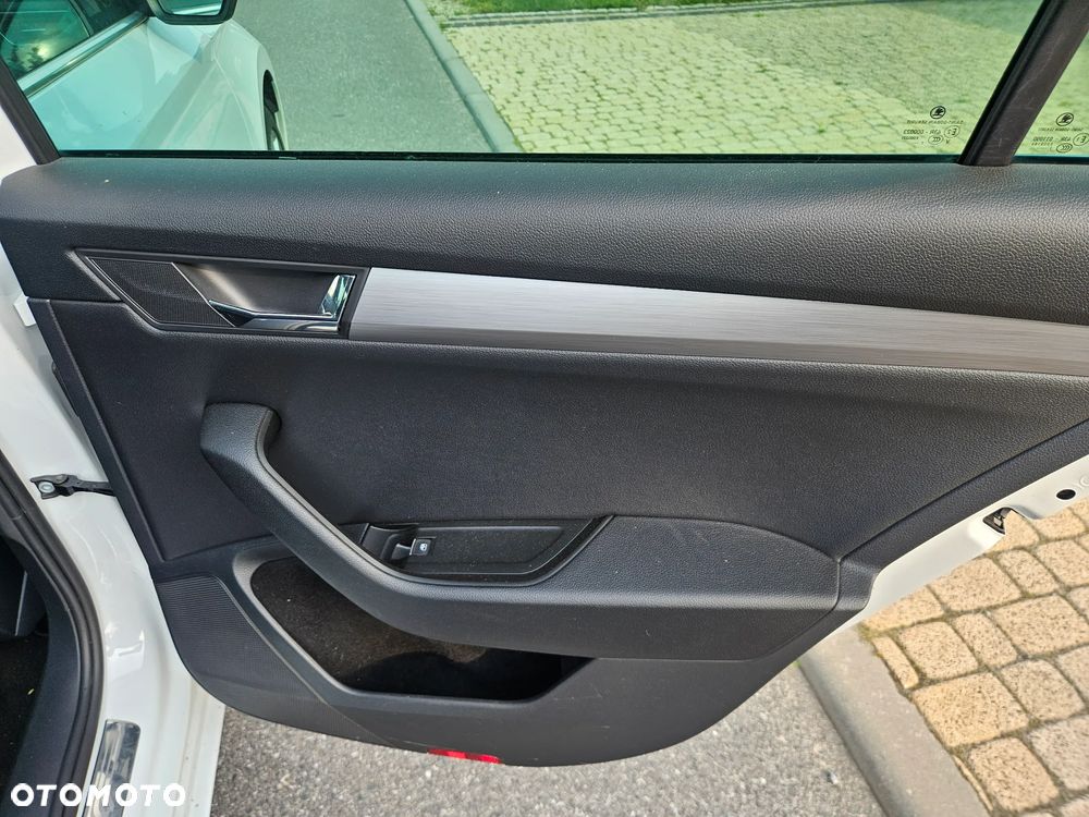 Skoda Superb 2.0 TDI DSG Sportline - 13