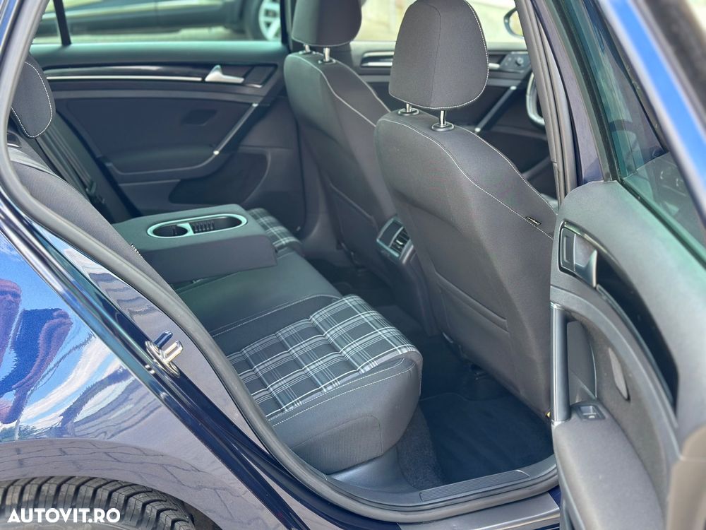 Volkswagen Golf 2.0 TDI GTD - 12