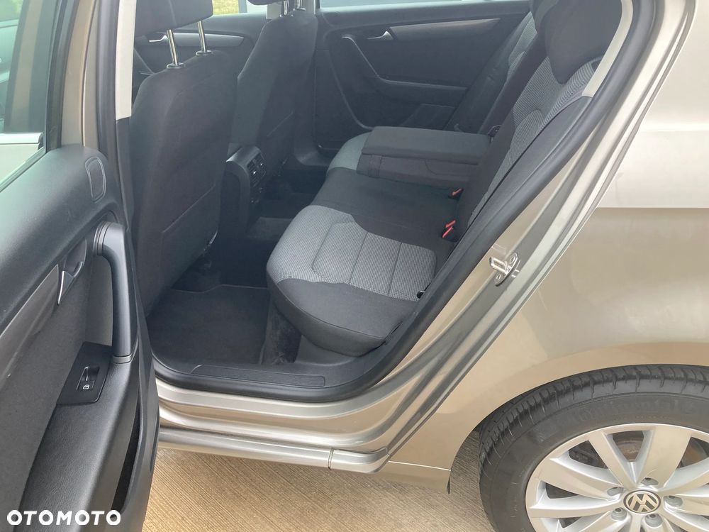 Volkswagen Passat 2.0 TDI DPF BlueMotion Technology Highline - 13