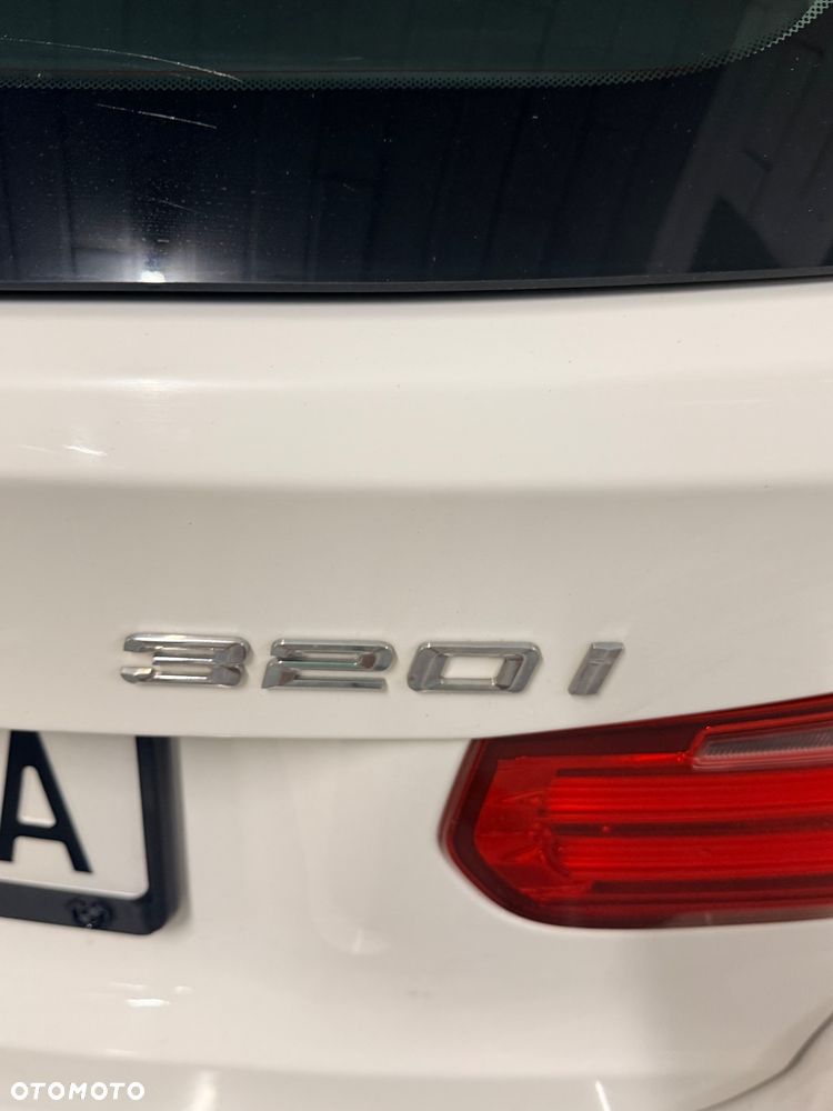 BMW Seria 3 320i xDrive - 11