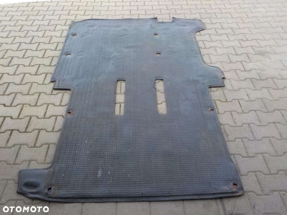 VW T4 96- WYKŁADZINA GUMA PODŁOGA TYŁ KRÓTKI - 1