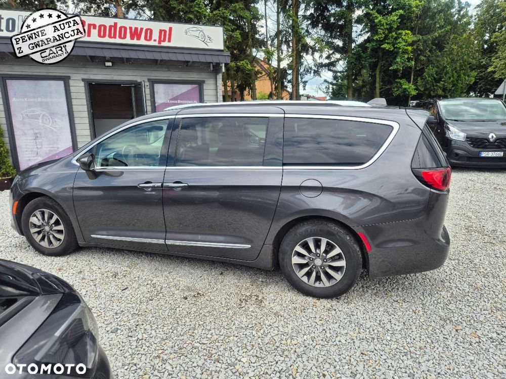Chrysler Pacifica - 8