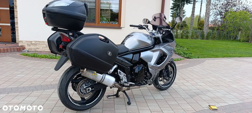 Suzuki GSX - 12