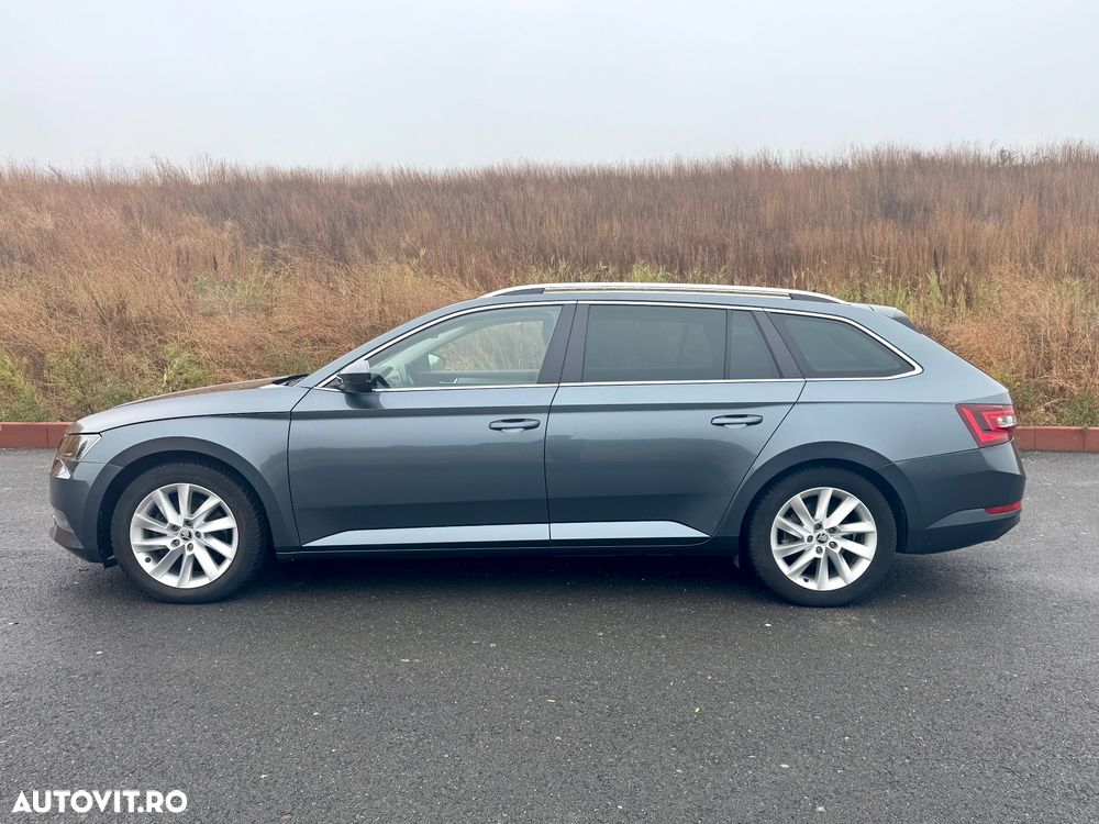 Skoda Superb Combi 2.0 TDI DSG Style - 2