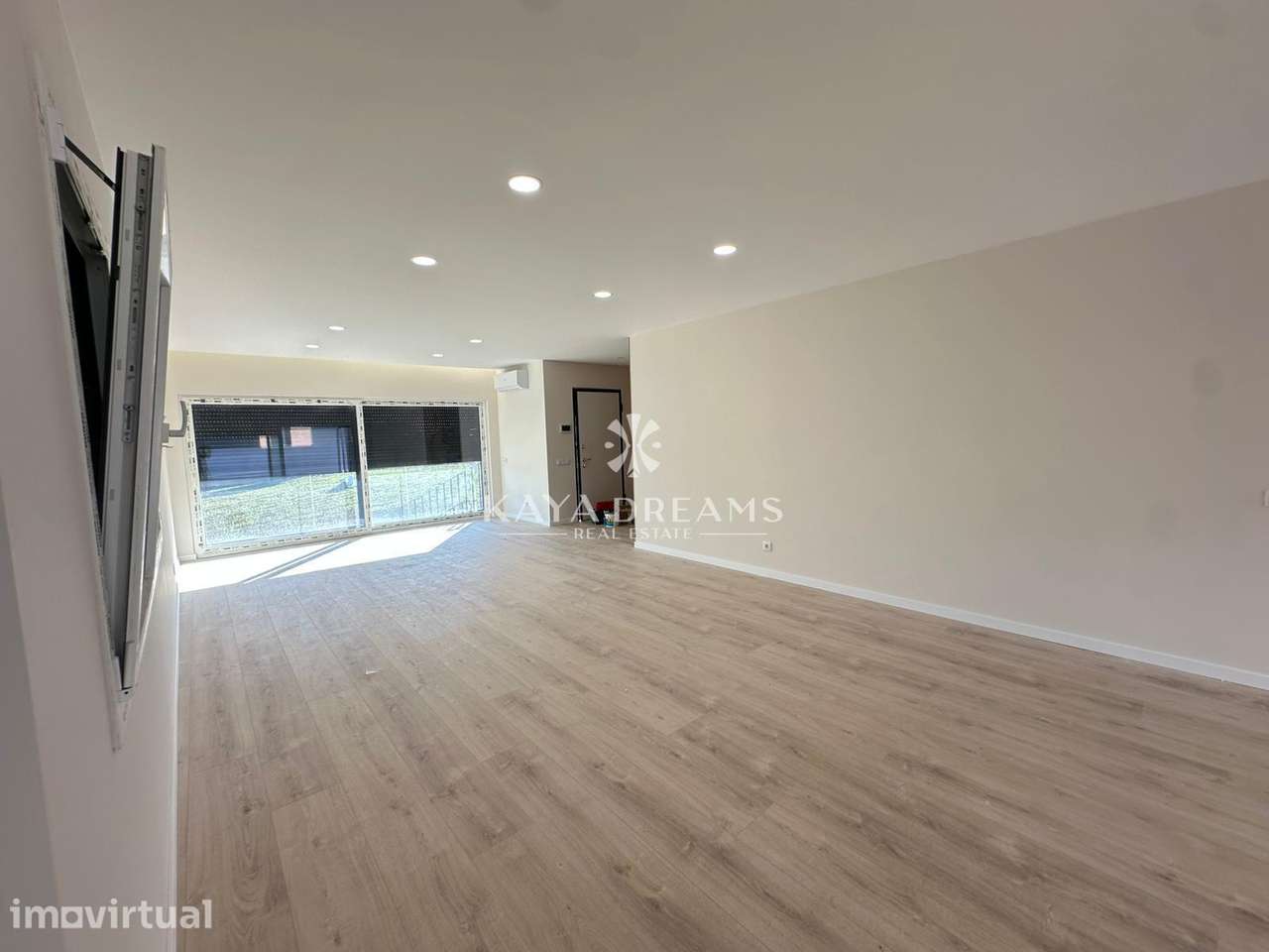 Moradia T5 com Piscina - Nova a estrear em Torres Vedras - Grande imagem: 3/40