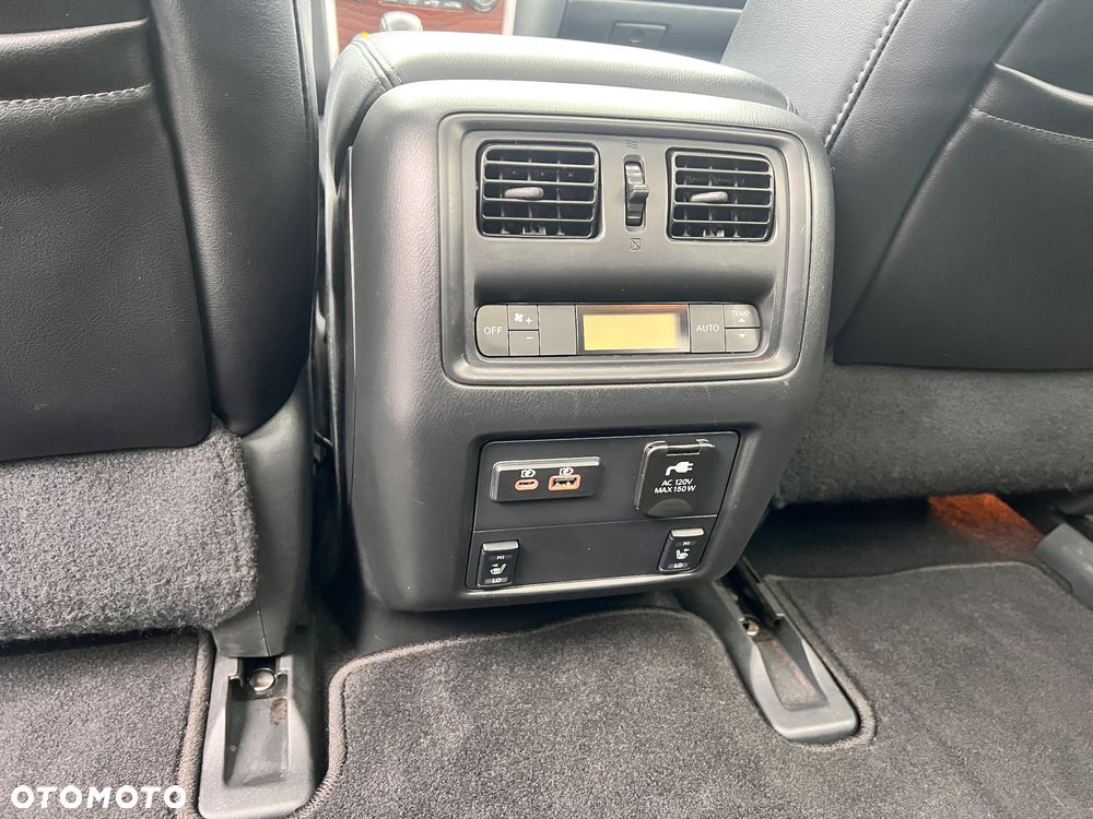 Nissan Pathfinder - 24