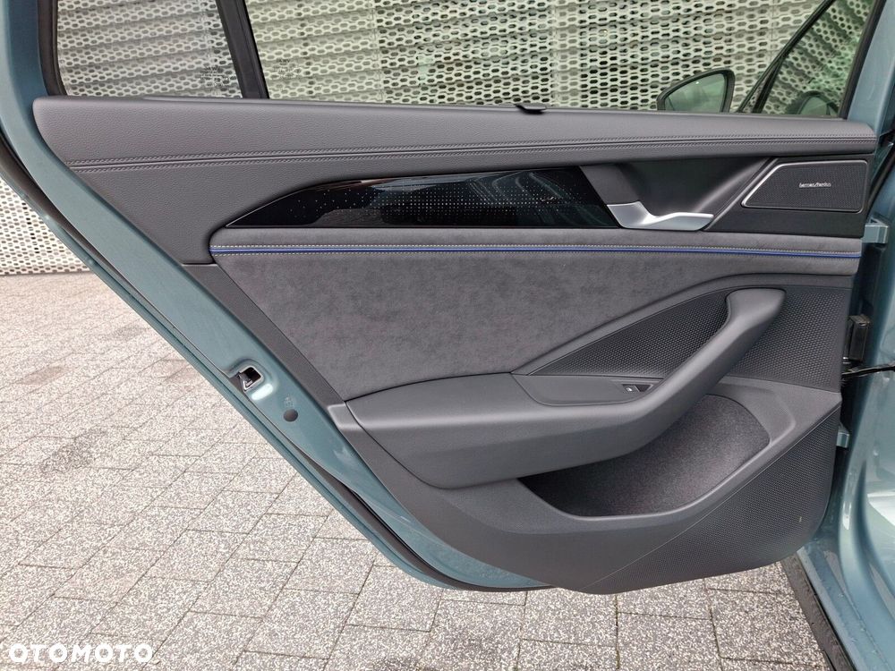 Volkswagen Passat - 13