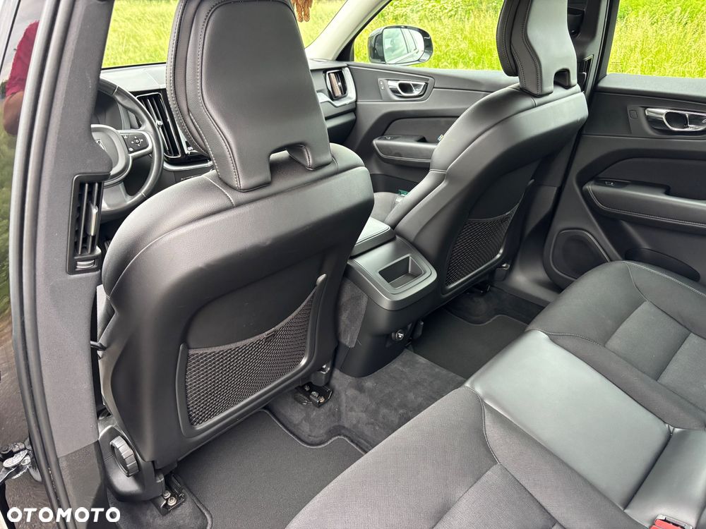 Volvo XC 60 B4 D AWD Momentum Pro - 17