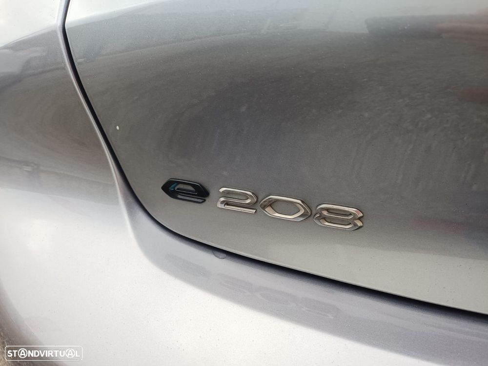 Peugeot e-208 GT - 9