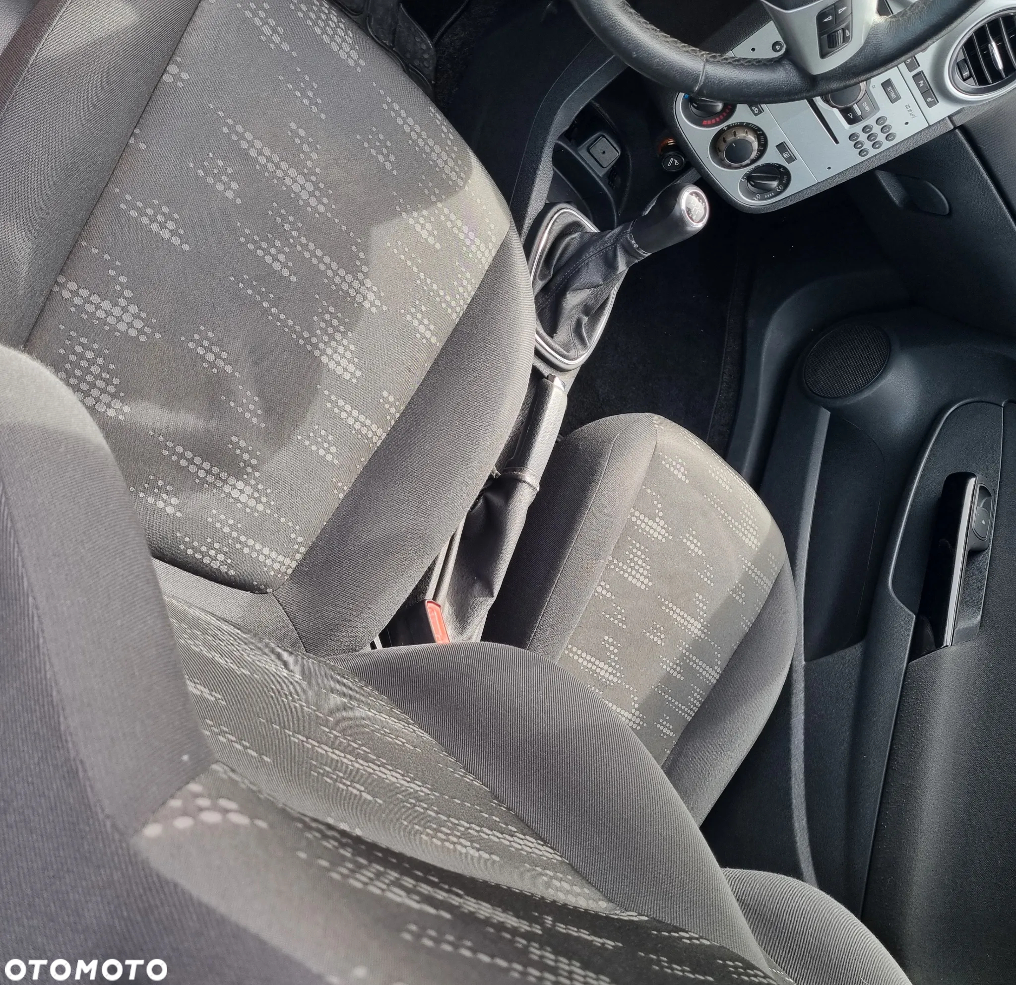 Opel Corsa 1.4 16V Cosmo - 11