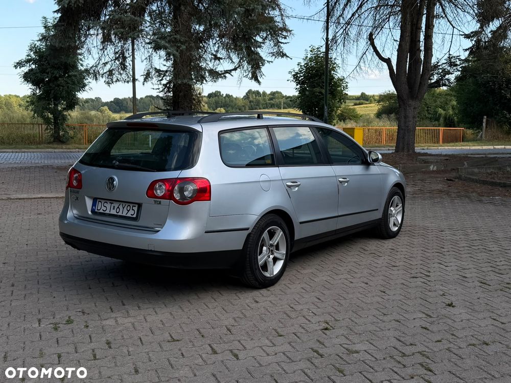 Volkswagen Passat 1.9 TDI Comfortline - 6