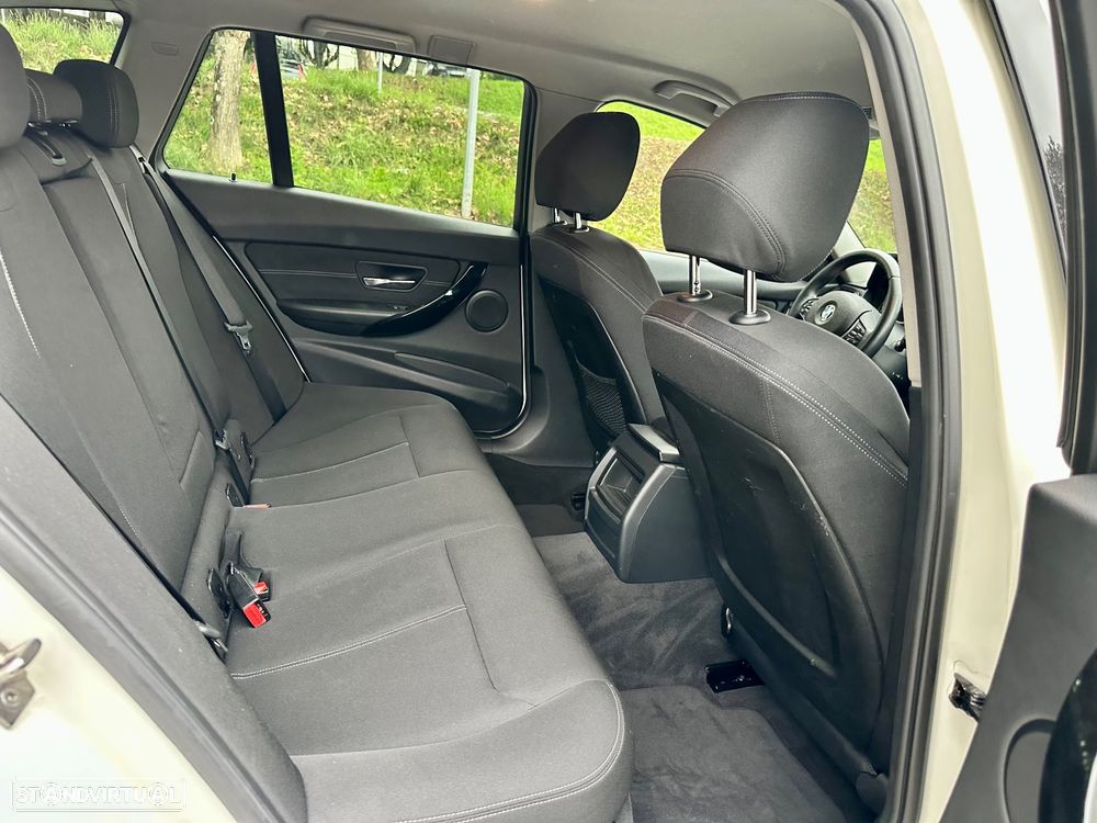 BMW 318 d Touring Auto Line Sport - 31