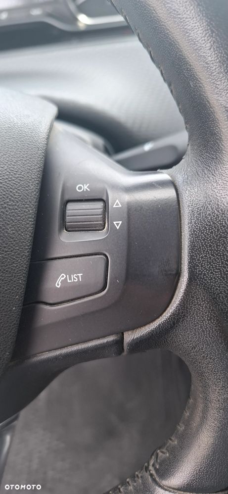 Peugeot 2008 1.2 Pure Tech Style S&S - 32