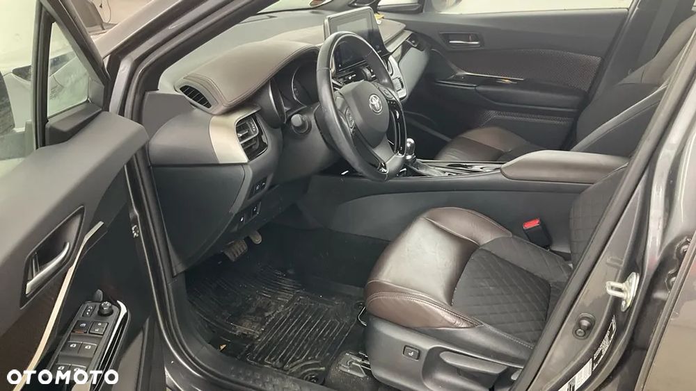 Toyota C-HR Lounge - 11